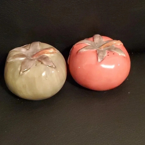 Tomato salt and pepper shakers - Picture 2 of 4
